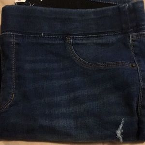 Brand New Mid-Rise Distressed Rockstar Jeggings